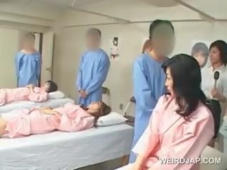 Asiatiskapojke brunett älskare slag hårig pecker vid den sjukhus